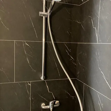 Del Re 2 Face A La Piscine 拉弗洛特