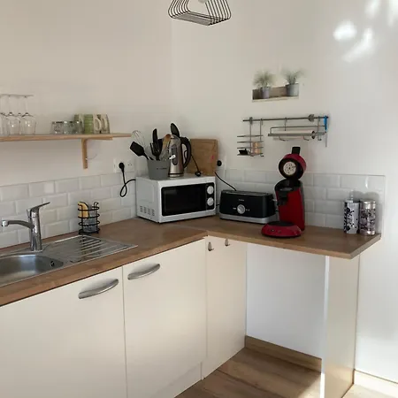 Del Re 2 Face A La Piscine 拉弗洛特